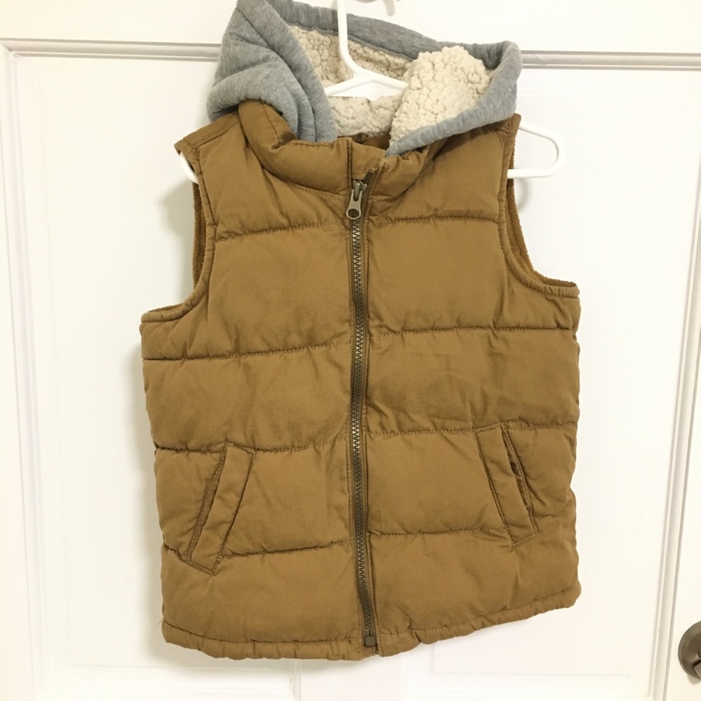 Old Navy Vest with Sherpa Linds Hood Size 5t